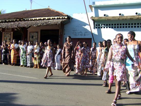 défilé dans la rue748.jpg